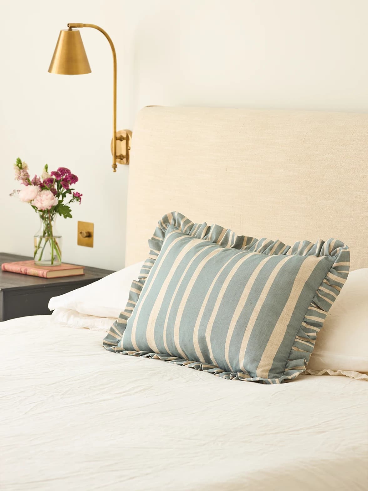 A cosy bed set with striped frill cushion