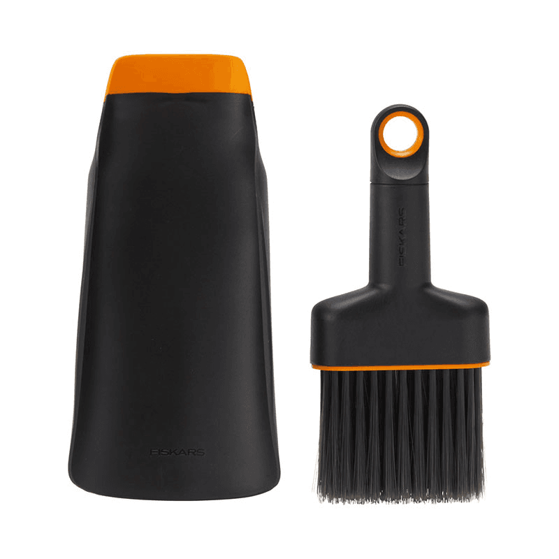 Urban Gardening 2-in-1 soil Scoop and Brush, Black