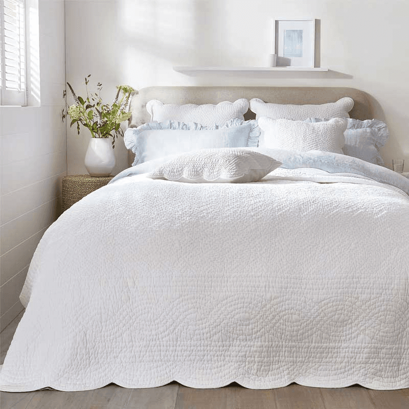 Milfield Scallop Edge Quilt