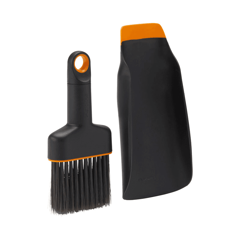 Urban Gardening 2-in-1 soil Scoop and Brush, Black