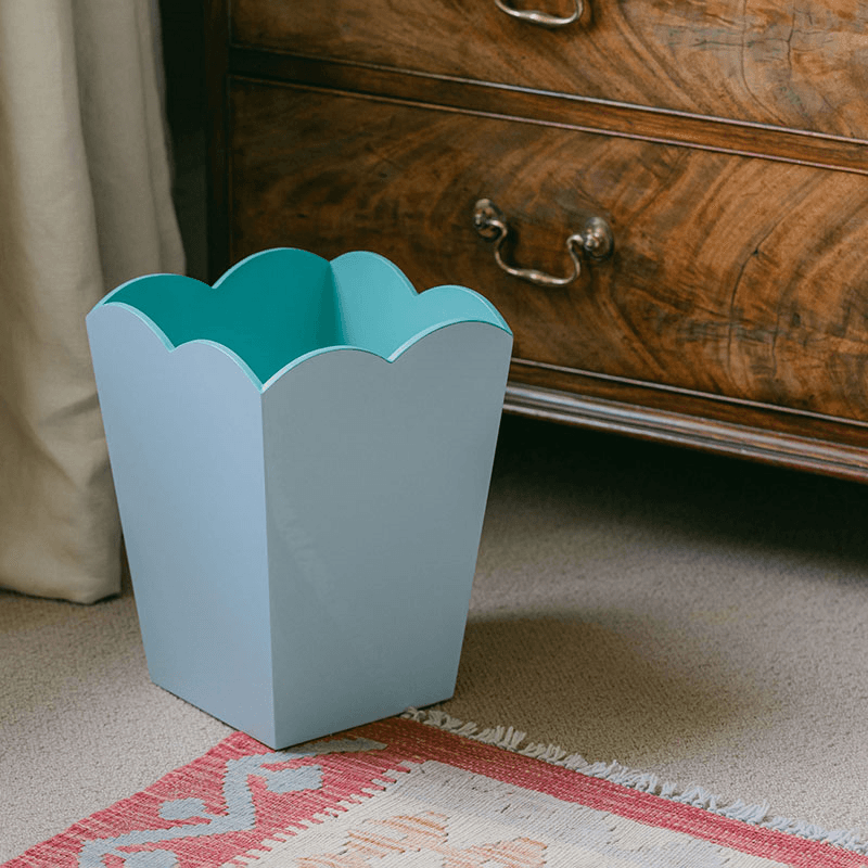 Lacquered Scallop Bin