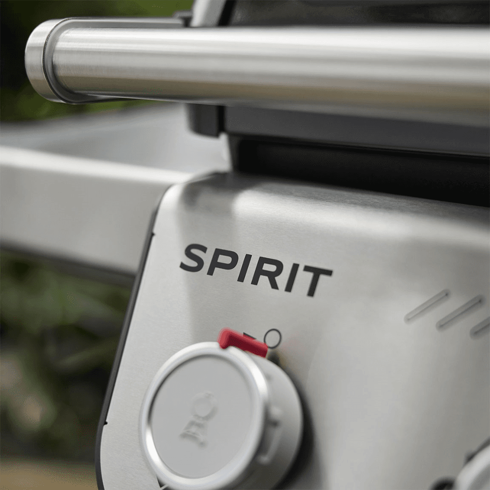 Spirit E-210 Gas Barbecue, Black/Stainless Steel