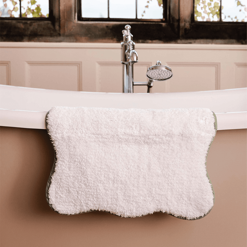 Scalloped Piped Bath Mat