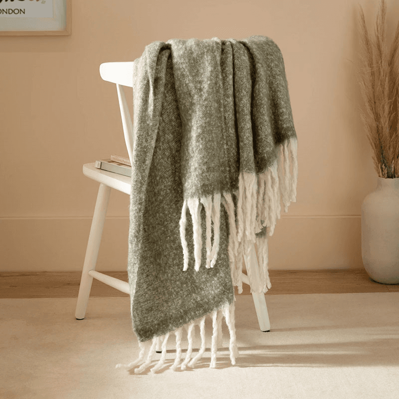 Cozy Woven Tasselled Throw