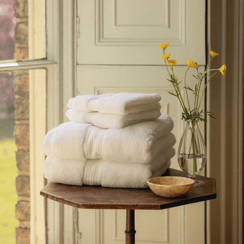 Image showing the Maria Pair of Hand Towels, White product.
