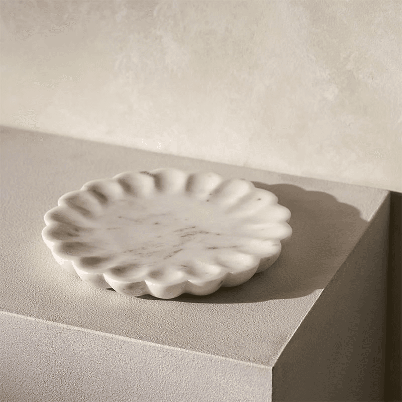 Larton Scalloped Plate, Marble