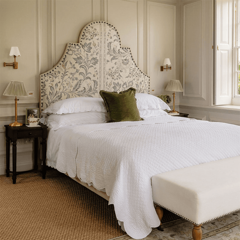 Nina Scalloped Quilted Cotton Bedspread, White