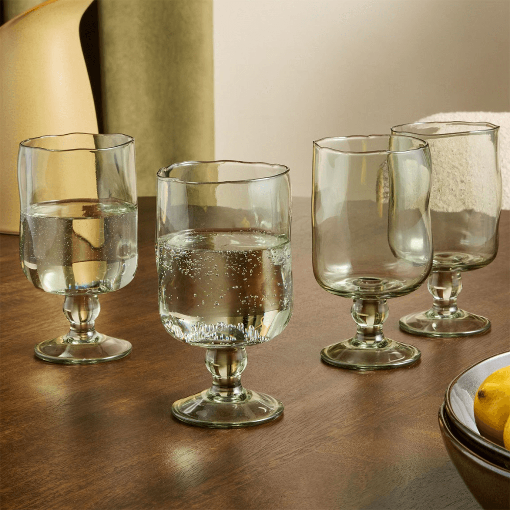 Travellers Rest Set of 4 Wine Glasses, Green