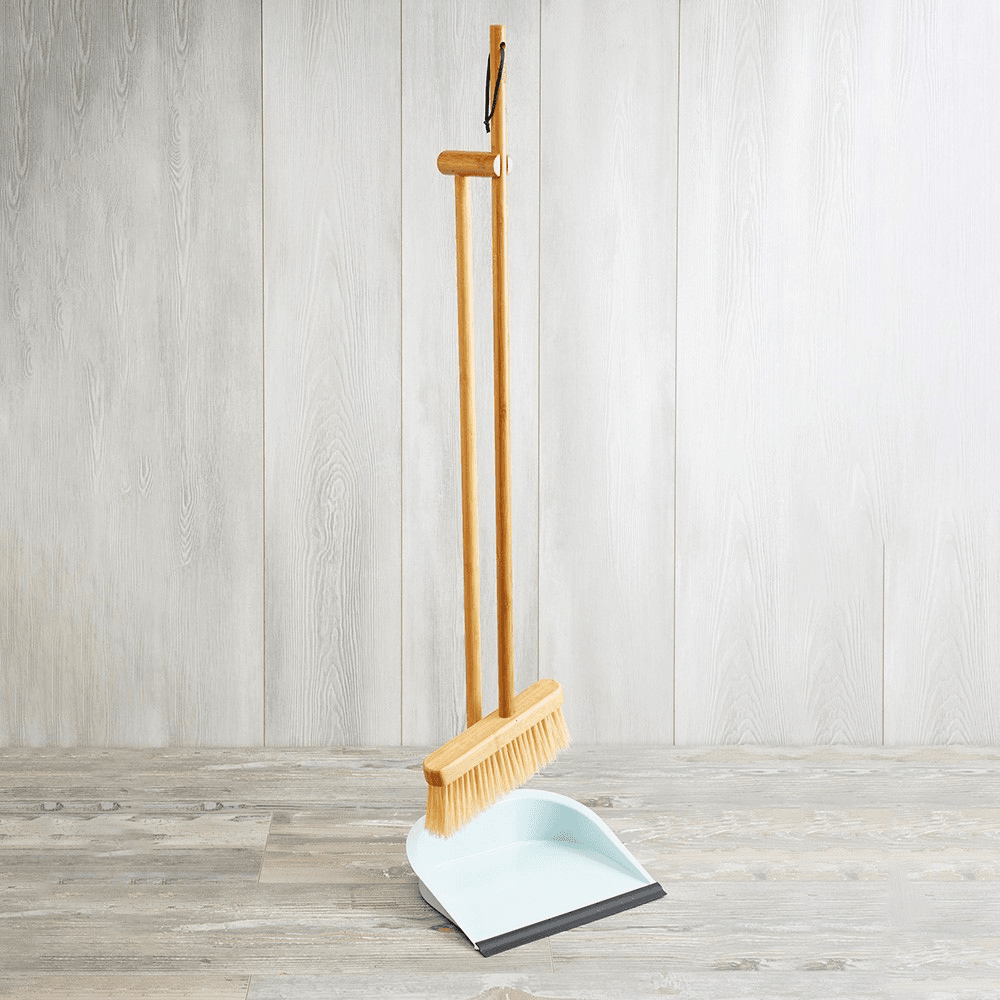Living Nostalgia Upright Dustpan and Brush