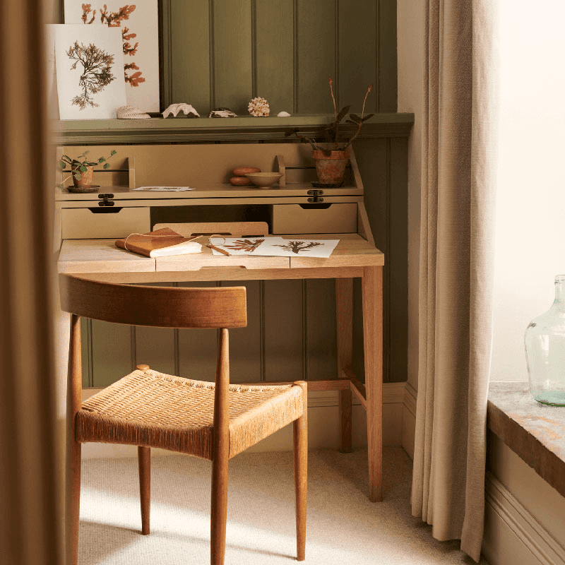 Ardingly Desk, Lily