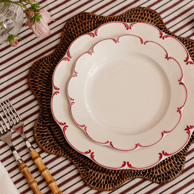 Scalloped Rattan Placemat, Brown