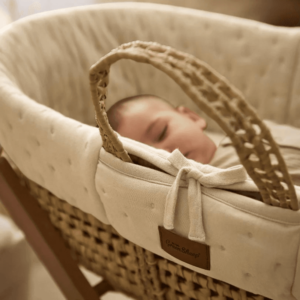 Dimple Moses Basket and Natural Foldable Stand
