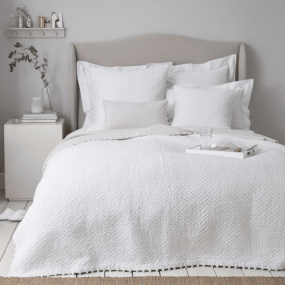 Brittany Quilt, White/Grey