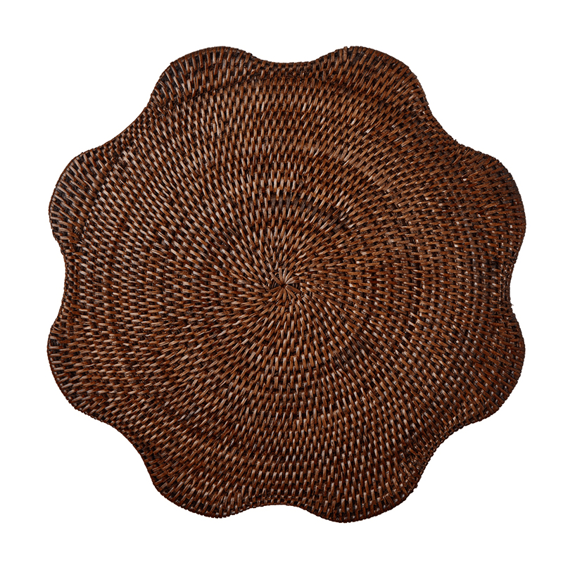 Scalloped Rattan Placemat, Brown
