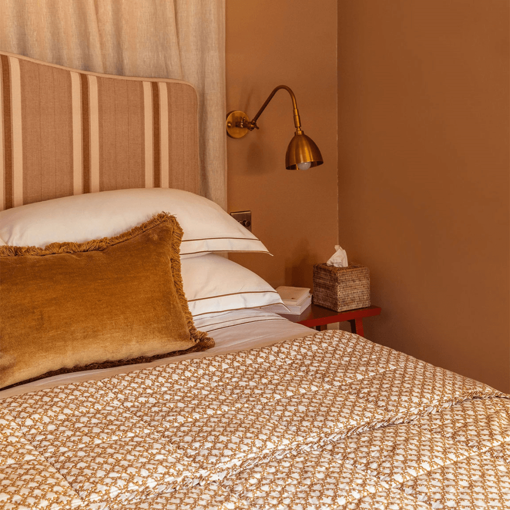 Clara Bedspread, Tobacco