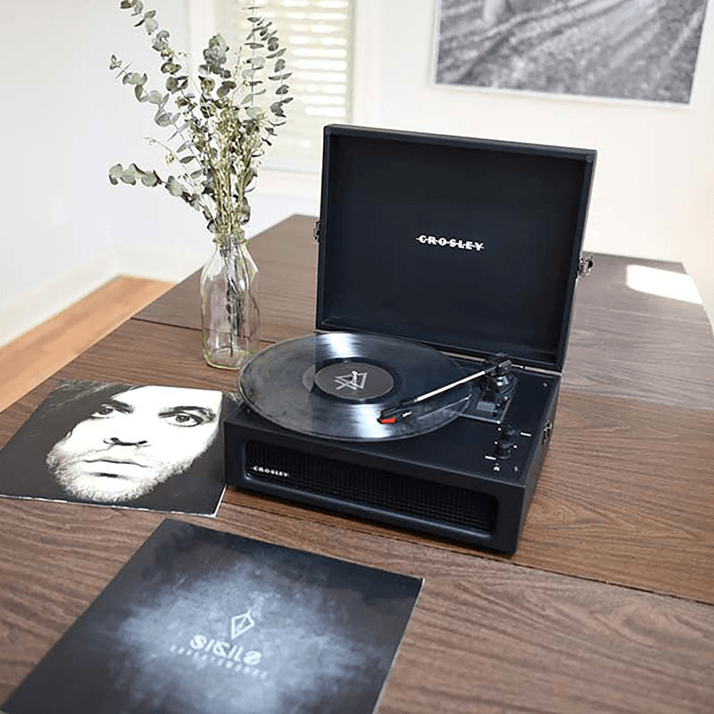 Voyager Portable Turntable