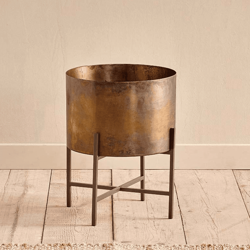 Juoni Iron Planter