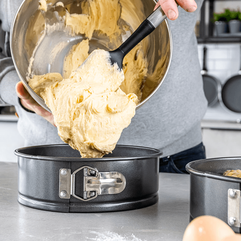 Pair of spring form cake pans, non-stick