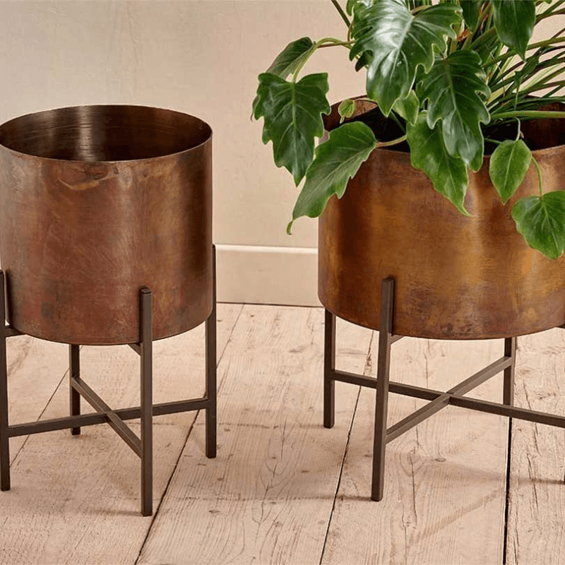 Juoni Iron Planter