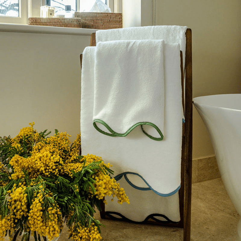 Amelia Scalloped Pair of Hand Towels